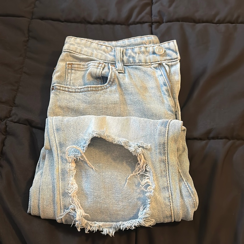 Light wash Distressed skinny jeans